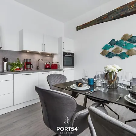 Nachtschwaermer, App 17 *